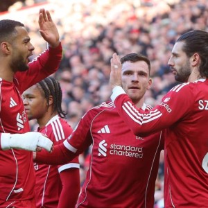 利物浦惨遭绝平，第90分钟丢球，斯洛特不敢相信，无缘杀入前4